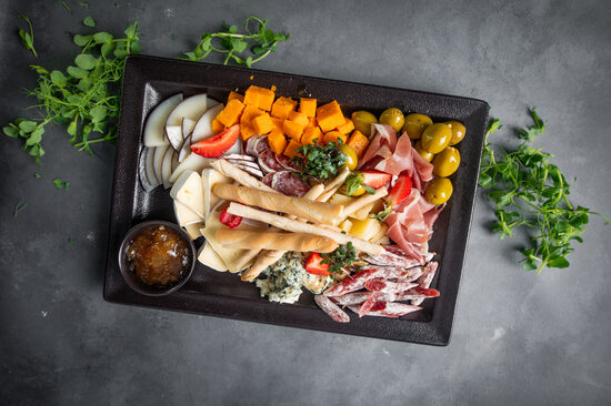 "Rudens depresija" Vīna uzkodu plate 0,5 kg  (2-3 personām)