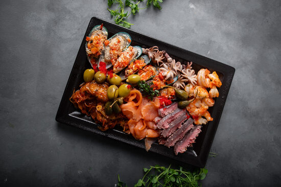 Uzkodas svētku galdam